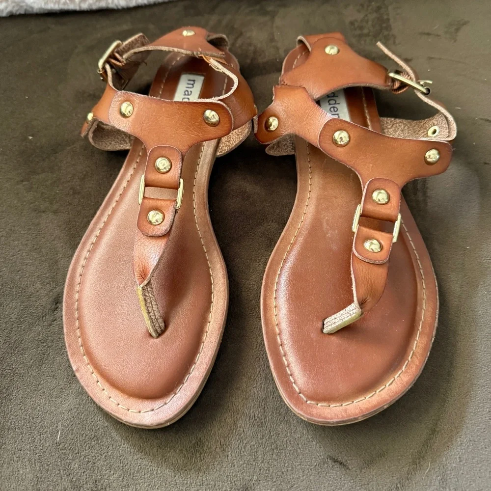 Steve Madden Girl Sushi Thong Faux Leather Ankle Strap Studded Sandals sz7